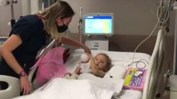 Mucize..3 yaşındaki Elif 65 saat sonra enkazdan sağ çıkarıldı.. Hastaneden ilk görüntü