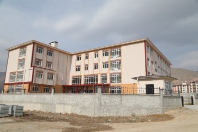 Başkale Anadolu Lisesi Eğitim Öğretime Açıldı