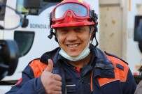 Depremin Kahramanları Üzüntü Ve Sevinci Bir Arada Yaşıyor