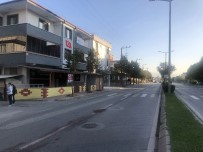 Otomobil Çarpan Bisikletli Adam Hastanede Hayatını Kaybetti