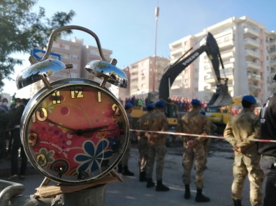 Saatlerin Durduğu An Açıklaması 14.51