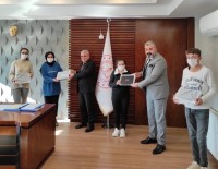 Başkan Özbek'ten Öğrencilere Tablet Desteği