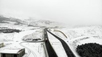 Erzincan - Sivas Kara Yolunda Kar Yağışı Sürücülere Zor Anlar Yaşattı Haberi