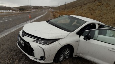 Gürün'de Otomobil Takla Attı Açıklaması 1'İ Ağır 3 Yaralı