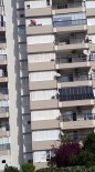 Antalya'da 8'İnci Katta Cam Silen Kişi Yürekleri Ağza Getirdi