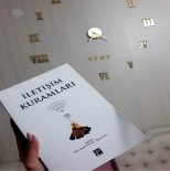 İletişim Kuramları Kitabı Raflardaki Yerini Aldı