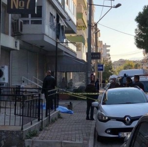 İzmir'de Balkondan Düşen 76 Yaşındaki Kadın Hayatını Kaybetti
