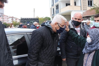 Korona Virüsü Yenen Belediye Başkanı 45 Gün Sonra Evine Döndü