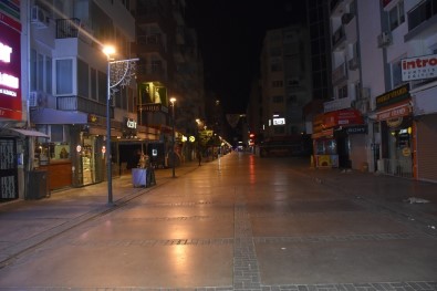Kısıtlamanın İkinci Gününde İzmir'de Sokaklar Boş Kaldı