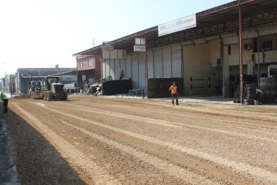 Tırmıl Sanayi Sitesinin Bozuk Yolları Onarılıyor