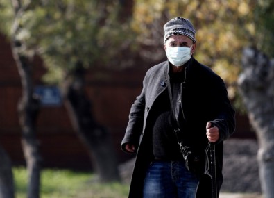 10 dil biliyor, 70'ten fazla ülke gezdi, sokaklarda yaşıyor... Aykan amcanın hayat hikayesi dinleyenleri şaşırtıyor