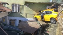 Sarıyer'de Dehşet Anları Kamerada Açıklaması Freni Boşalan Taksi Eve Girdi Haberi