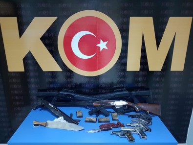 Adana'da Silah Ve Mühimmat Kaçakçılığı Operasyonu Açıklaması 3 Gözaltı