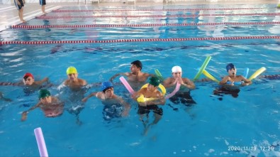 Hizanlı Öğrenciler İlk Defa Yüzme Havuzuyla Tanıştı