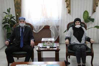 Kapadokya'da Ezan Sesini Duyan ABD'li Anne Ve Oğlu Müslüman Oldu