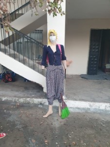 Korona Virüse Dikkat Çekmek İçin Cansız Mankene Maske Taktı