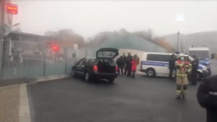 Başbakanlık binasına araçla saldırı!