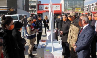Güvenlik Güçleri Kadına Yönelik Şiddete Karşı Broşür Dağıttı