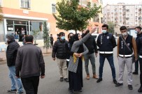 HDP Önünde 'Kadına Yönelik Şiddete Karşı Uluslararası Mücadele Günü' Gerginliği