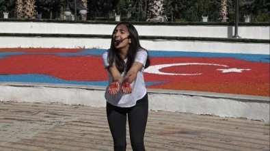 Kadına Şiddete Sokak Tiyatrosu İle Dikkat Çektiler