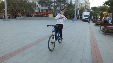 Balıkesir'de 11 Yaşındaki Hasan Taha Bisiklet Cambazı Oldu