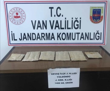 Gevaş'ta 1 Kilo 408 Gram Eroin İle 3 Kilo 50 Gram Metamfetamin Ele Geçirildi