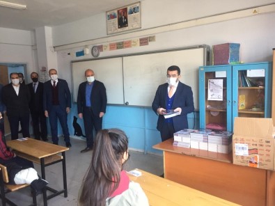 Ahmet Arslan'dan Sınava Girecek 6 Bin Öğrenciye Kitap Desteği