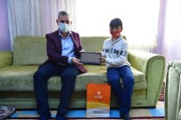 Çınar'dan Tablet Almaya Hak Kazanan Öğrencilere Sürpriz Ziyaret