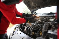 Araç Motoruna Giren İnatçı Yavru Kedi İtfaiye Ekiplerince Kurtarıldı Haberi