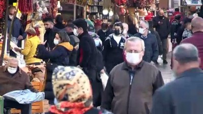 İstanbul'da 65 Yaş Ve Üzerindeki Vatandaşlar Güzel Havanın Tadını Çıkardı