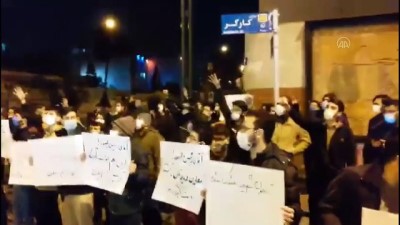 Tahran'da Öğrenciler, İranlı Nükleer Fizikçiye Suikastın Ardından Gösteri Düzenledi