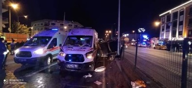 Yalova'da Ambulans Otomobil İle Çarpıştı Açıklaması 2 Yaralı