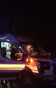 Hasta Nakleden Ambulans Kaza Yaptı Açıklaması 3 Yaralı