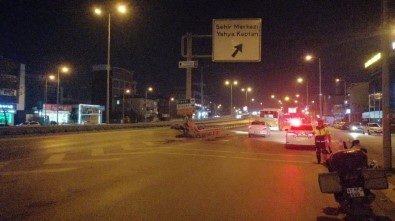 Kocaeli'de Otomobil Bariyere Saplandı Açıklaması 1 Yaralı