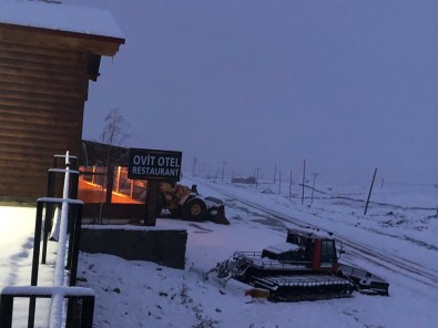 Kar Yağışı Rize'nin Yaylalarını Beyaza Bürüdü