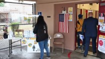 Los Angeles'ta Oy Kullanma İşlemi Devam Ediyor