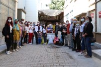 Tarihi Taşhan'dan İzmir'e Bir Kamyon Dolusu Yardım Haberi