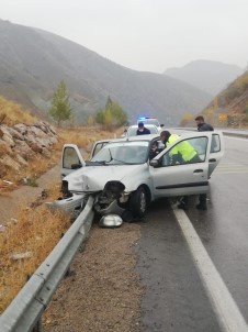 Tercan'da Trafik Kazası Açıklaması 3 Yaralı