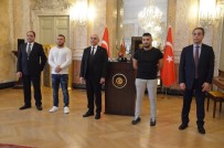 Viyana Büyükelçiliğinden Kahraman Türk Gençlere Plaket