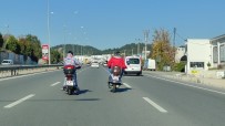 Bursa'da Motosiklet Sürücüleri Trafikte Sohbet Etti