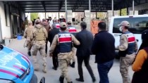 Diyarbakır'da Kamyonetiyle Ekip Aracına Çarparak Polisi Yaralayan Zanlı Tutuklandı