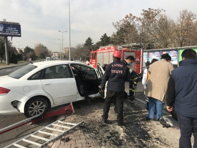 Kontrolden Çıkan Otomobil Bariyerlere Çarptı Açıklaması 2 Yaralı