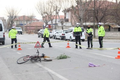 Otomobilin Çarptığı Bisikletli Yaşlı Adam Ağır Yaralandı