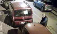 (Özel) İstanbul'da Otomobilin Camlarını Kırıp Ses Sistemini Çalan Hırsızlar Kamerada Haberi
