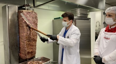 Pandemi Hastanesinin Sağlık Kahramanlarına İyileşen Covid Hastasından Döner İkramı