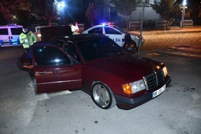 Polisin Dur İhtarına Uymayan Sürücü Otomobili Bırakıp Kaçtı