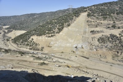 Sarıçay Barajı'nda İnşaat Çalışmaları Devam Ediyor