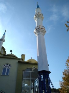 Selendi'de Fırtınadan Yıkılan Cami Minaresi Yenilendi