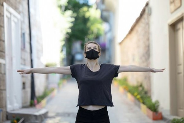 Evlere tekrar kapanmışken vaktimizi nasıl geçireceğiz? Spor mu yapmalı, sanatla mu uğraşmalı, sohbet sitelerine mi girmeli?