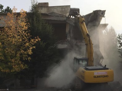 Çavdarhisar'da PTT Binası Yıkıldı